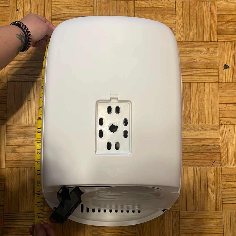 Generic cat litter box in white and black NWOT
